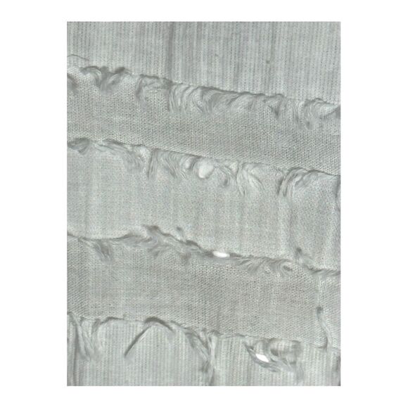 Yushi white tunic embroidered flowered top with sequence Top w/frayed edges - Picture 5 of 11